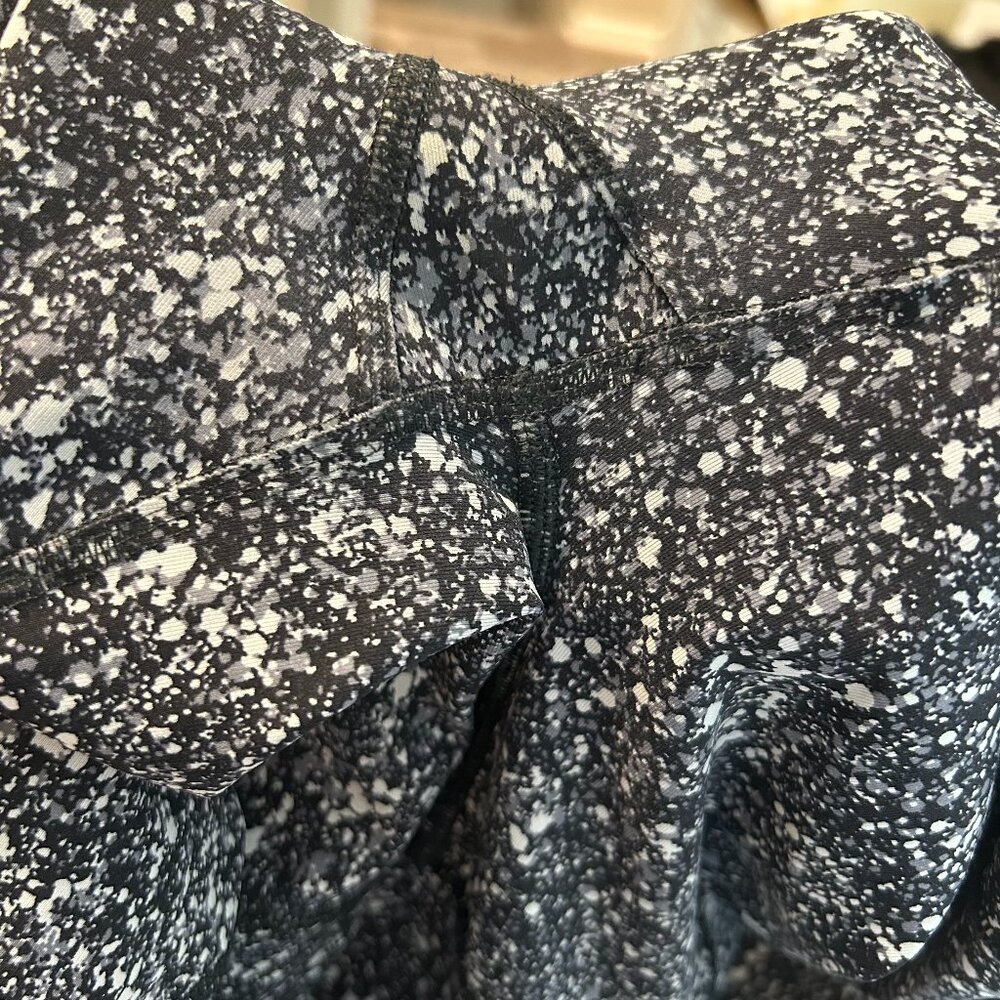 Lululemon Outrun 17" Crop Tights, Speckled B&W 6 *flaw - Picture 7 of 8